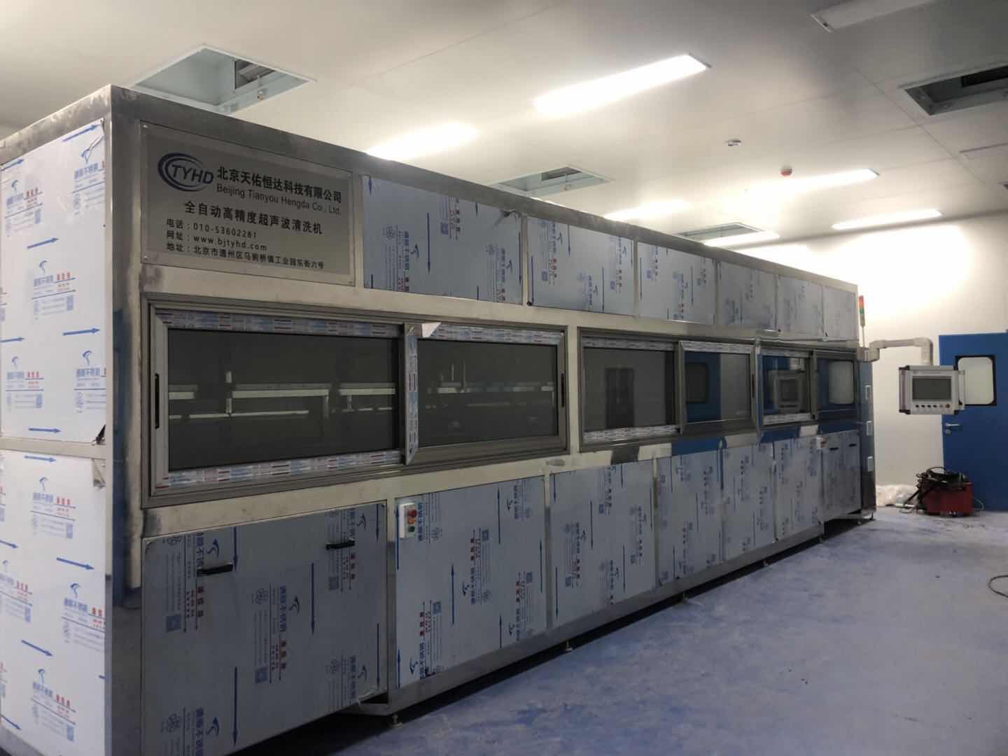 中建材光芯科技---全自動(dòng)龍門(mén)式超聲波清洗機(jī)